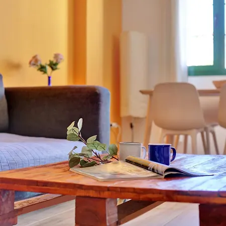 New! Ideal Flat For Groups To Work Or Surf
